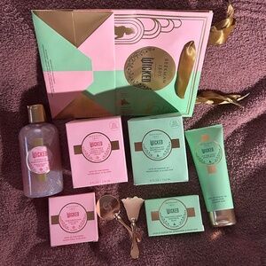 BEEKMAN 1802 WICKED BATH AND BODY SET